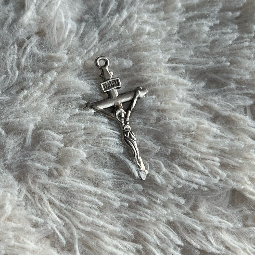 Inri Cross Pendant - Picture 2 of 3